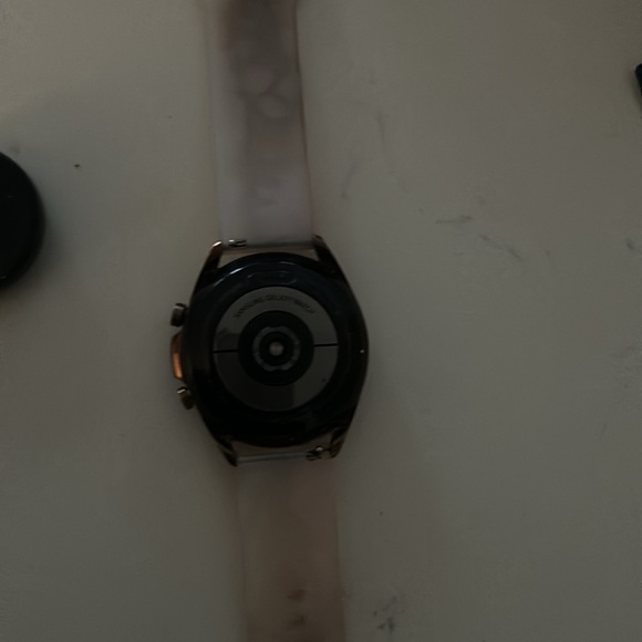 Female Samsung Smartwatch - Picture 3 of 4